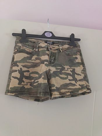 Short kaki