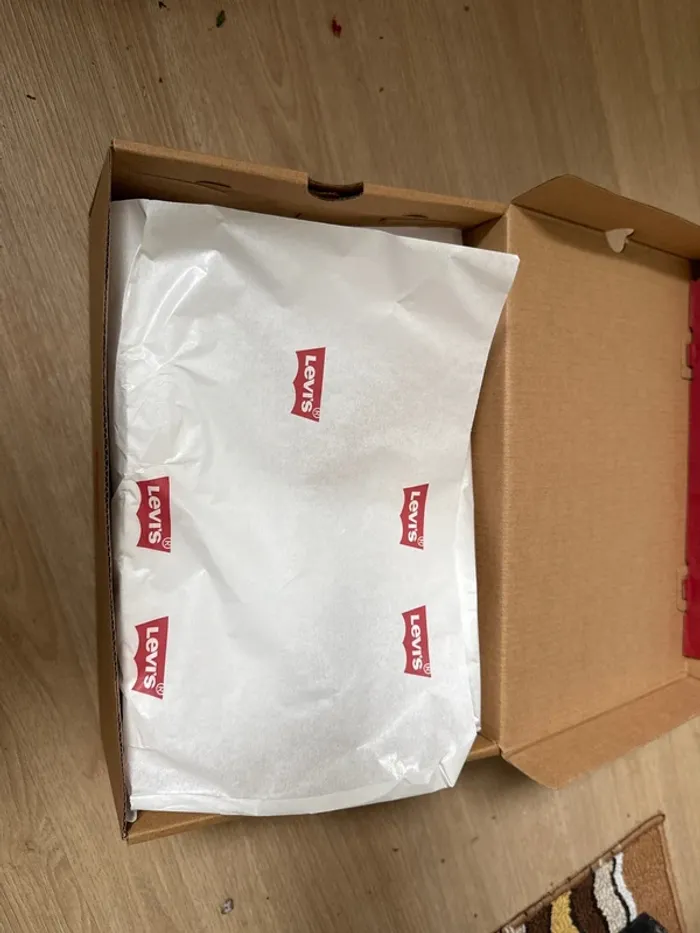 Magnifiques baskets blanches Levi’s neuves avec étiquette pointure 39 - photo numéro 7