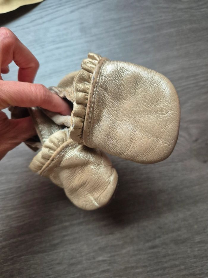 Magnifiques chaussons dorés TAO 3-6 mois - photo numéro 7