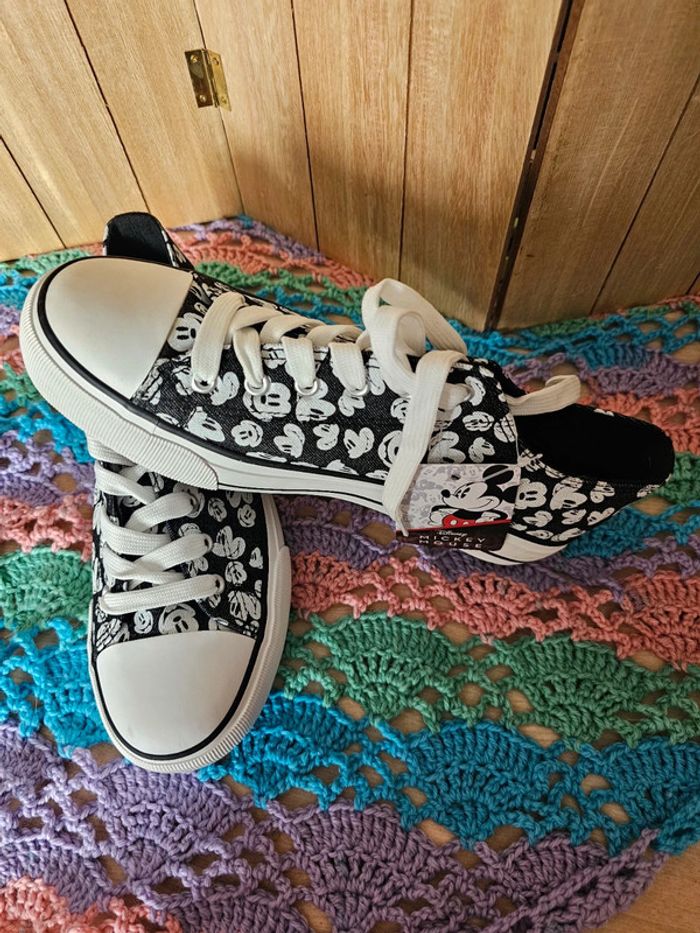 Baskets Mickey, disney neuves étiquettées, taille 39 - photo numéro 2