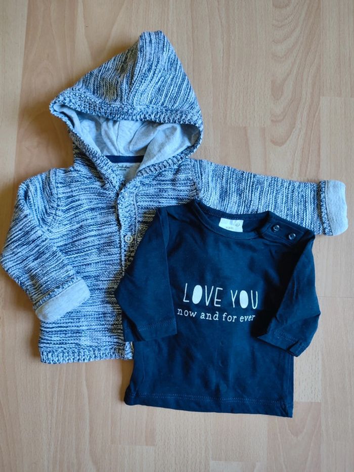 Lot Gilet doublé à capuche Kimbaloo + t-shirt manches longues neuf Kiabi en 1M
