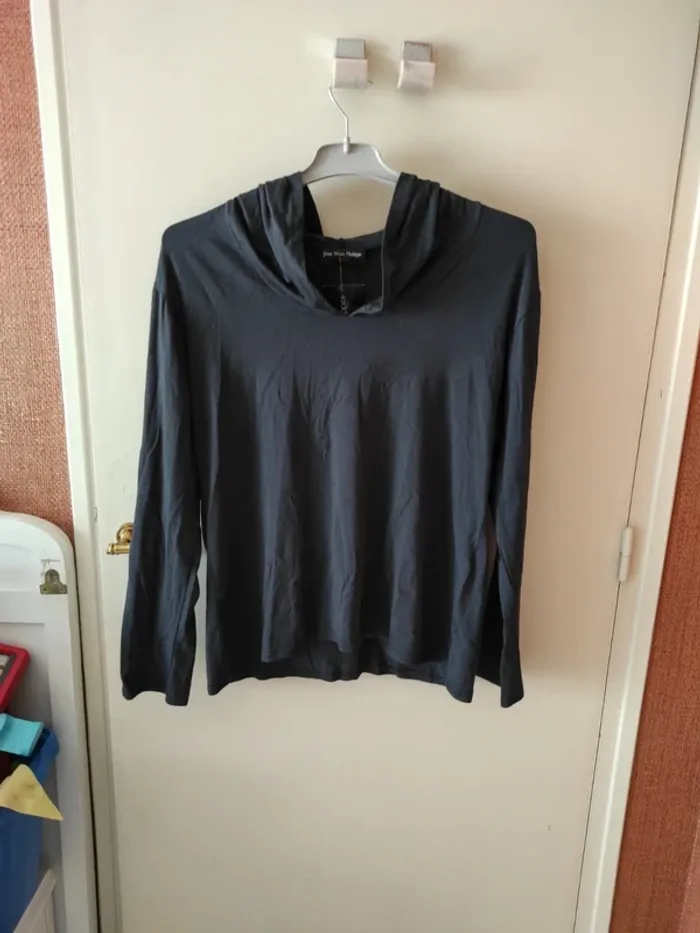 Tee shirt a manches longues et capuche Jean Marc Philippe neuf