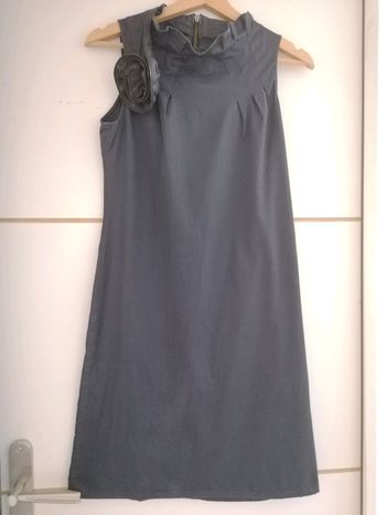 Très belle robe Naf Naf fleur - taille 38 #espanolitinafemme #RentréeVinted