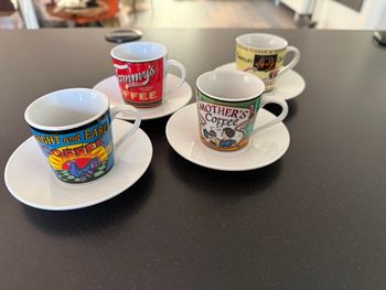 Lot 4 tasses à expresso 