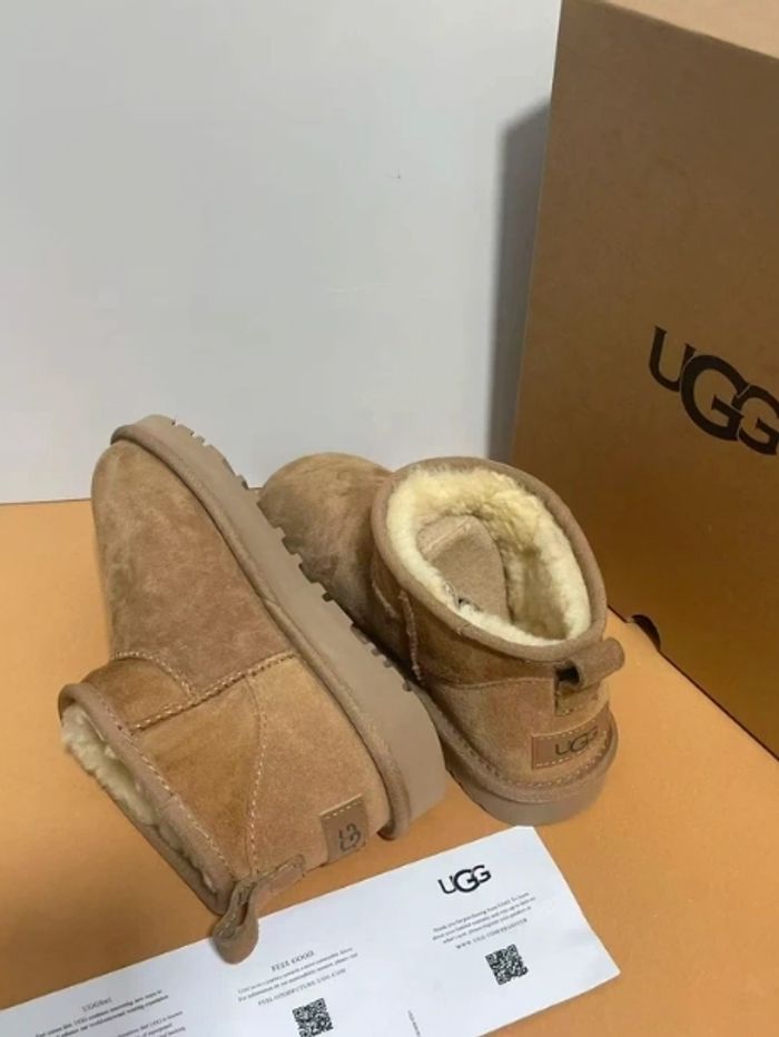 Bottes de neige UGG Mini, pointe 37
Couleur :Chataigne
Point :37
Neuves, dansleur boîte d'origine, jamais portées
Expédition sous 24h. - photo numéro 4