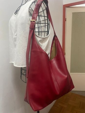 Magnifique sac bandoulière couleur rouge vif