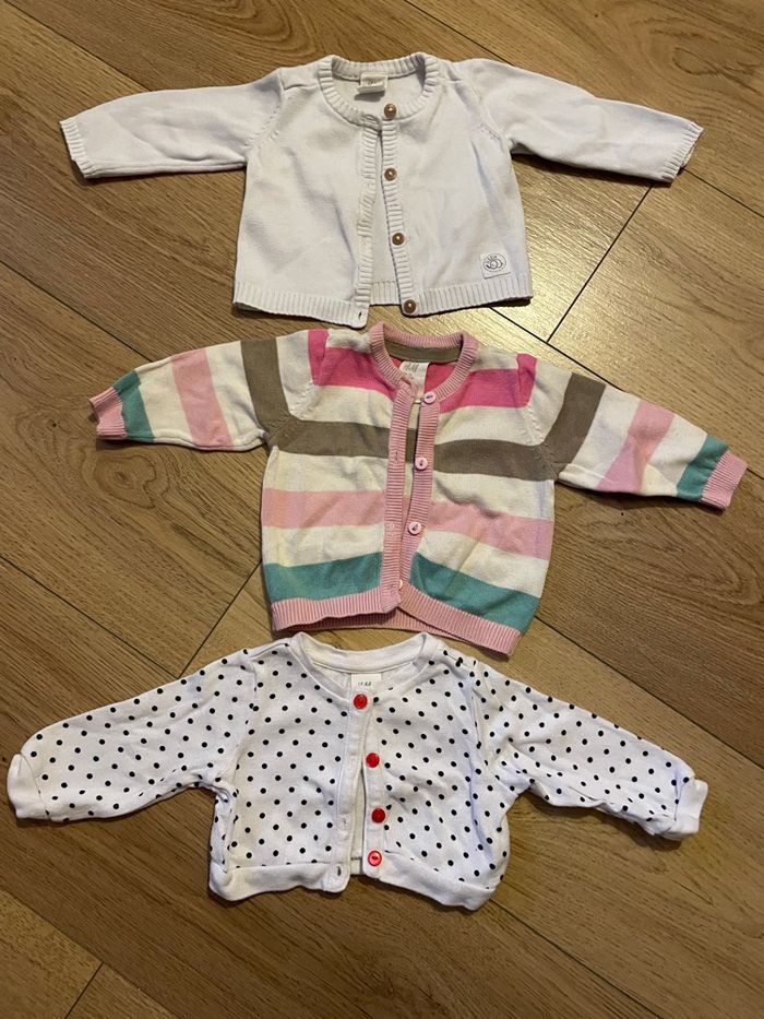 Lot vêtements bébé 1 mois 29 pièces - photo numéro 2