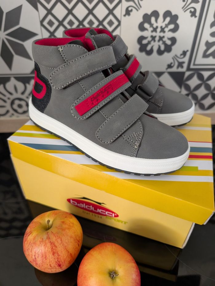 Baskets garçon. Taille 30. Neuf. Balducci. Semelle intérieure en cuir - photo numéro 4