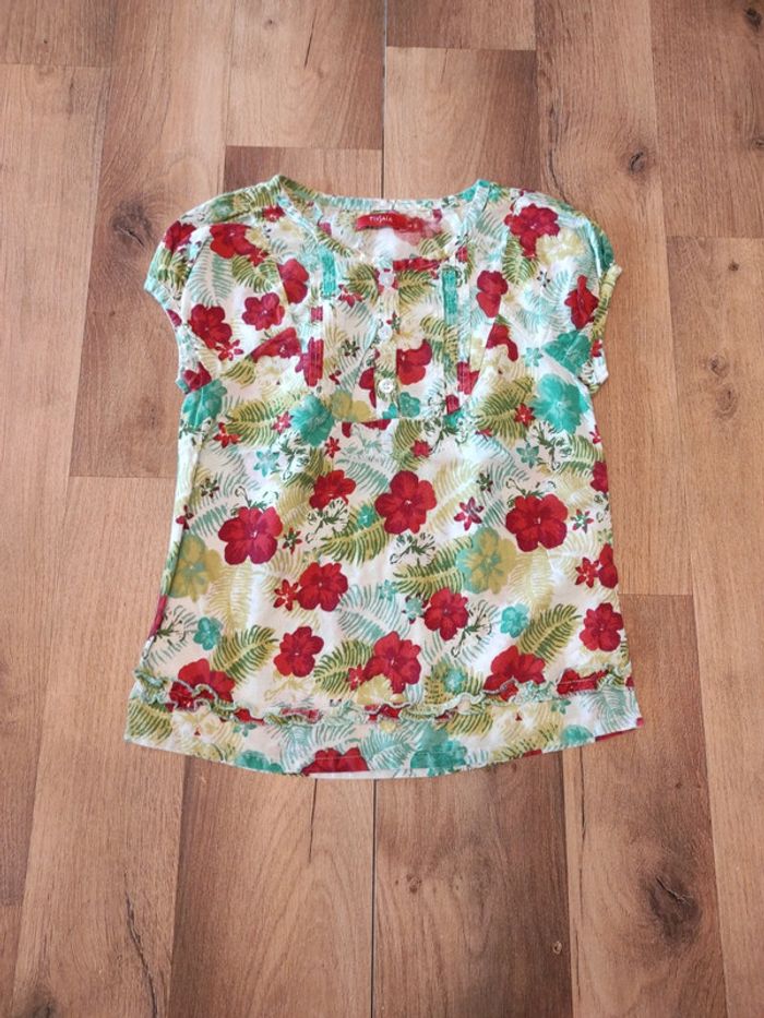 Chemisette/tee-shirt tissaia 4 ans en TBE