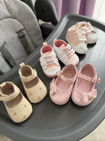 Lot 4 paires de chaussures bebe fille 0-3 mois