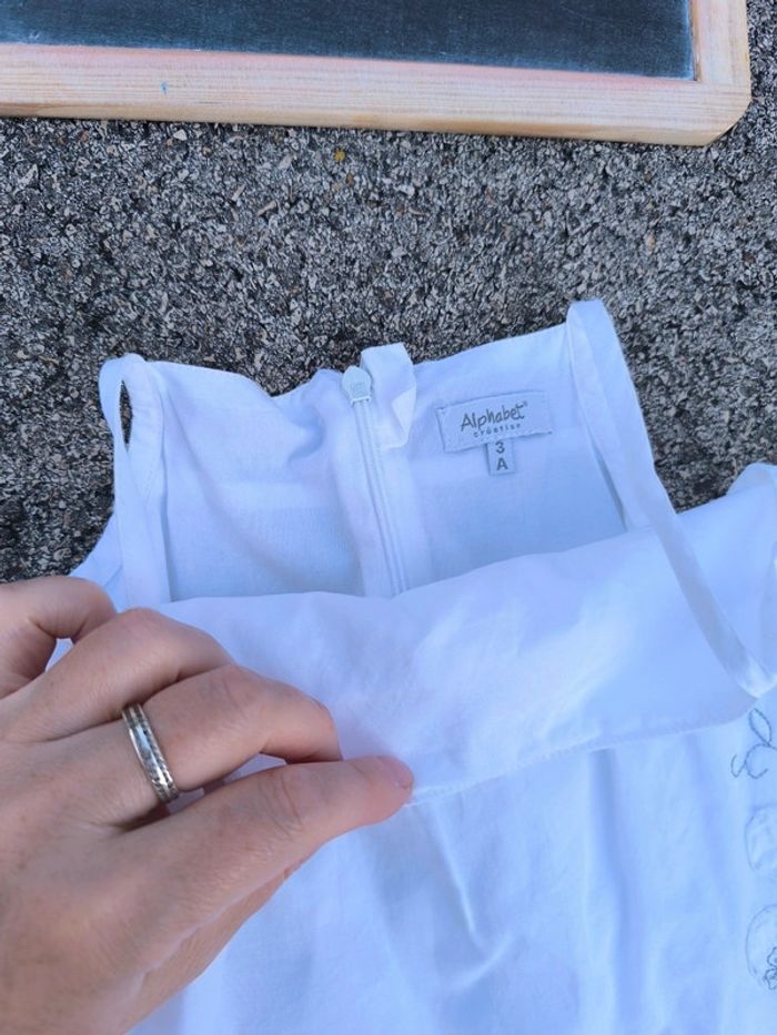 Robe blanche Alphabet taille 3 ans en très bon état - photo numéro 2