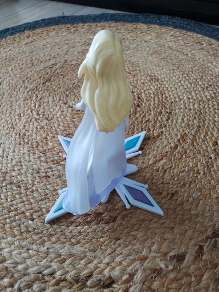 Figurine la reine des neiges - photo numéro 2