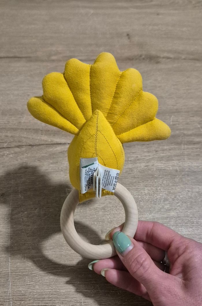 Hochet paon bois et tissus - photo numéro 5