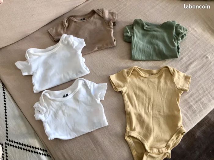Lot vêtements bébé 0-1 mois - photo numéro 2