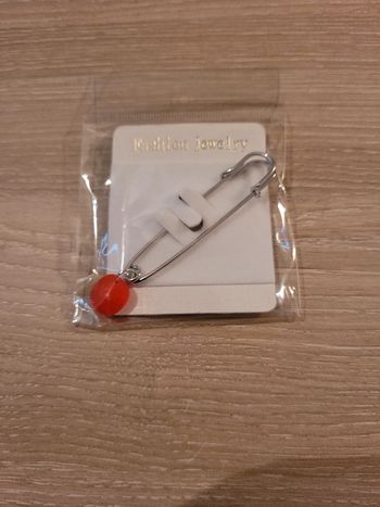 Broche épingle pour vêtement