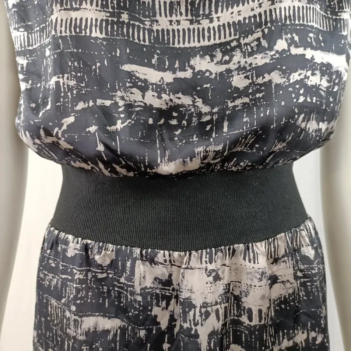 Robe Naf Naf 100 % soie, imprimé graphique noir et beige, taille 36, ceinture élastique A961 - photo numéro 6