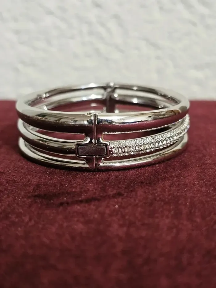 Bracelet jonc Swarovski en métal rhodié & cristaux – Éclat et élégance - photo numéro 3