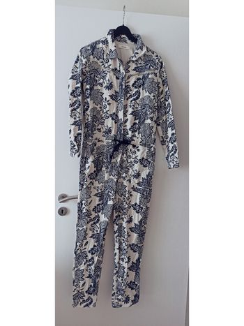 Combinaison femme bleue et blanche