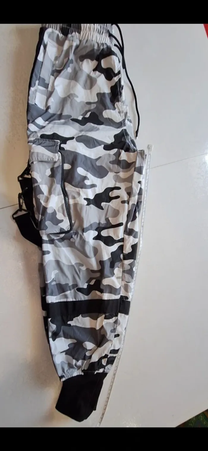 Pantalon genre cargo fille taille S - photo numéro 2