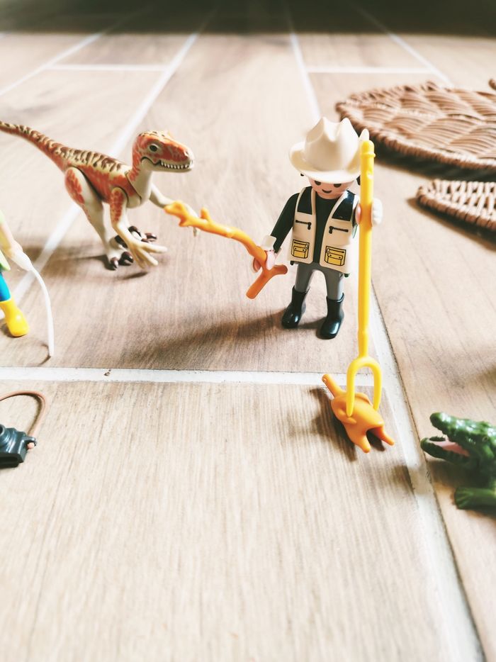 🐊Playmobil lot de 3 figurines veterinaires/ranger avec dinosaure et crocodile - photo numéro 3