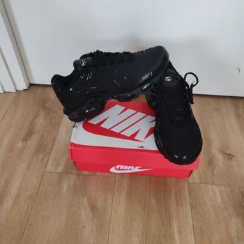 Basket tn taille 42 prix 55€