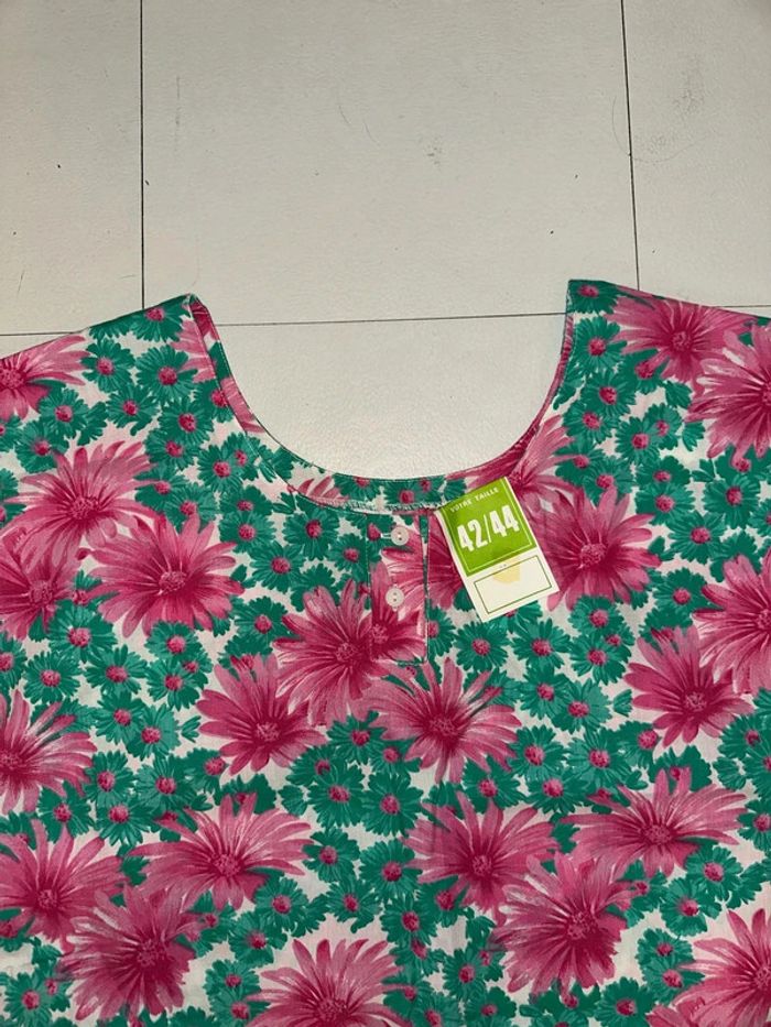Top à fleur neuf T42/44 - photo numéro 3