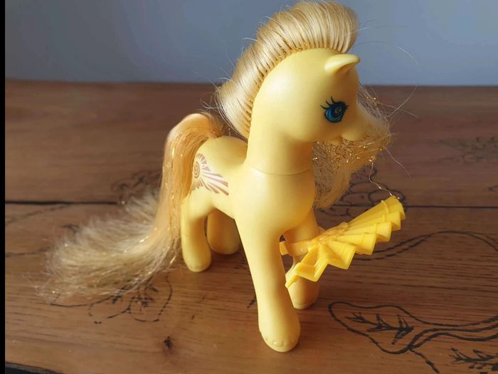 Mon  Petit  Poney  G2  Princess Golden Light (Princesse Lumière) (rare) - photo numéro 11
