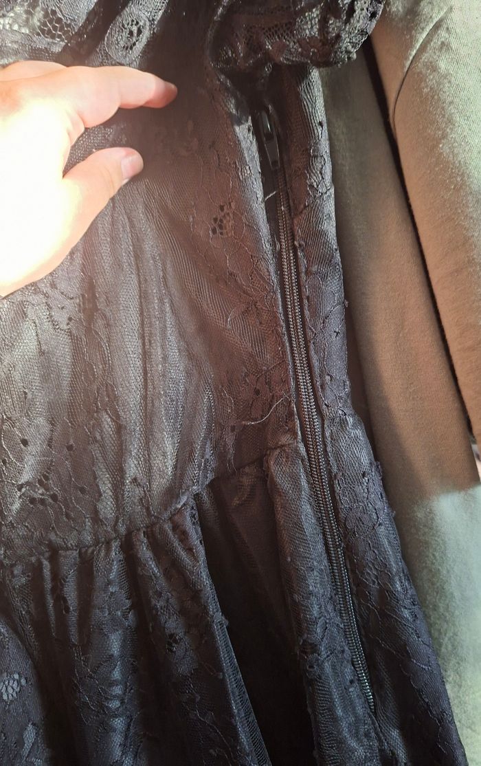 Robe gothique en dentelle noir - photo numéro 6