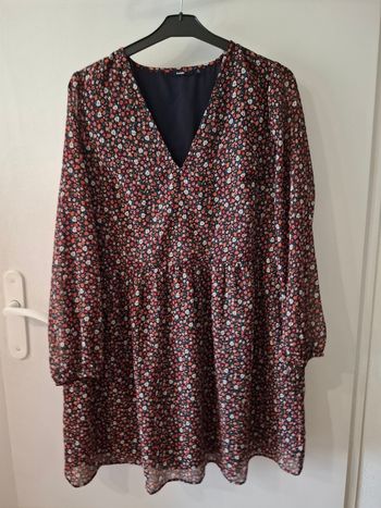 Robe kiabi fleuri taille 42 en très bon état 