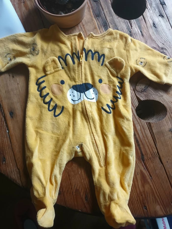 Pyjama lion jaune