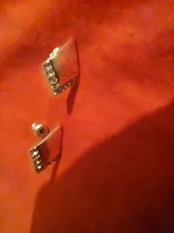 Puces d'oreilles argentées losange et strass