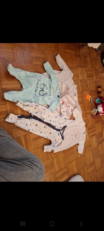 Lot pigamas 1 mois mixte