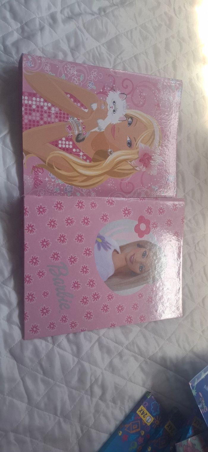 lot de classeur de Barbie - photo numéro 2