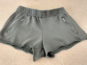 Short kaki en molleton