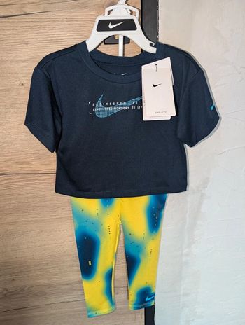Ensemble Nike. 24 mois. Neuf