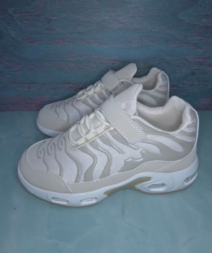 Baskets beige à scratch enfants mixtes tendances - Taille 34 - NEUVES 🌟