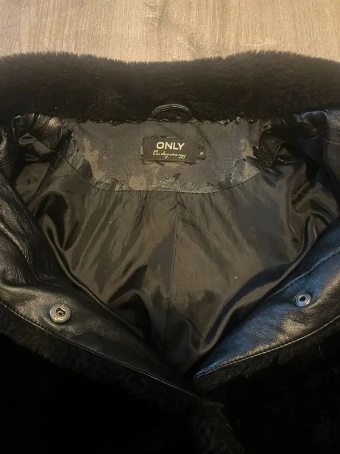 Veste imitation fourrure noire – ONLY – Taille M - photo numéro 4