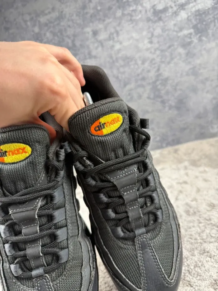 Nike Air Max 95 - Anthracite Safety Orange - Black & Grey & Red & Orange - photo numéro 12