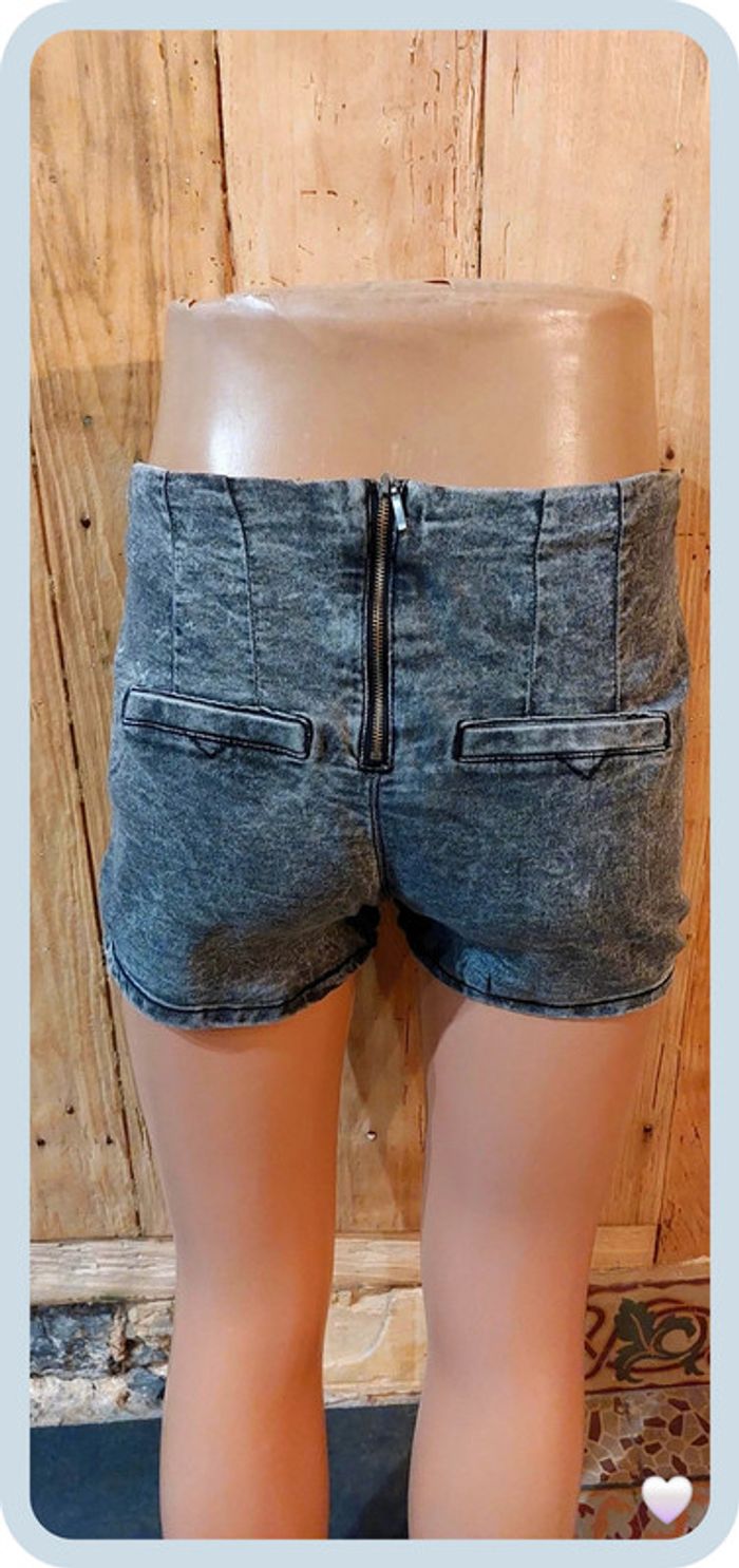 short zn jeans gris noir taille m Bershka - photo numéro 2