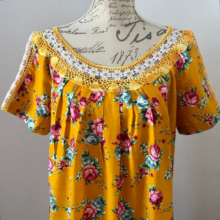 Djellaba orange avec fleurs roses - photo numéro 3