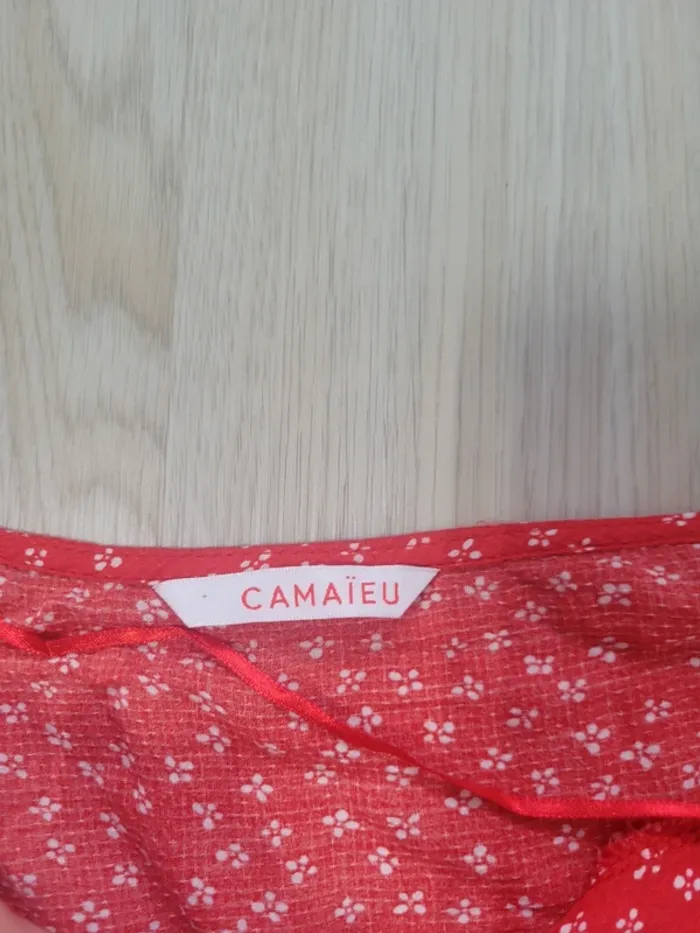 Petit haut rouge à fleurs Camaïeu avec des bandes à nouées - photo numéro 3