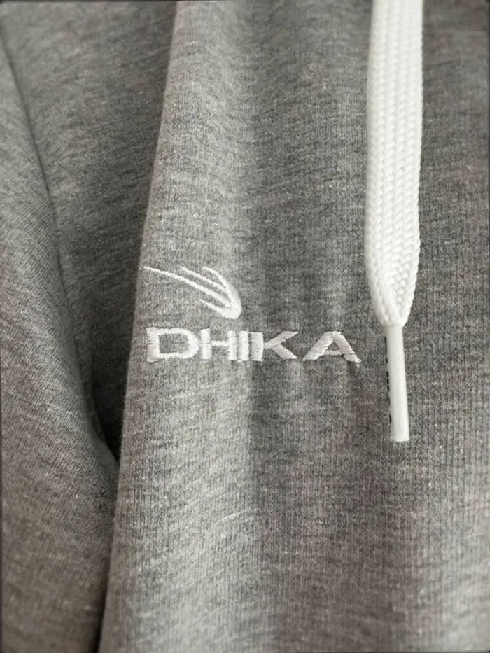 Pull à capuche avec zip gris taille M , neuf - photo numéro 4