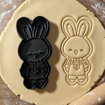 Emporte-pièce Lapin Kawaii en Salopette pour Biscuits et Pâtisserie