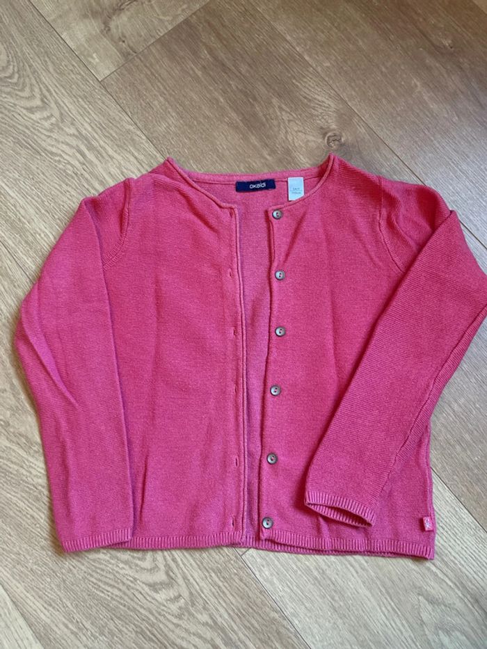 Gilet fille boutons, rose corail. Okaidi. 5 ans