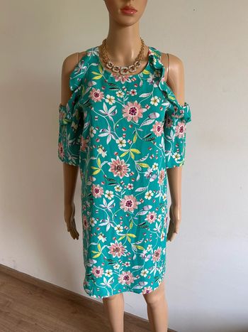 Robe verte et fleurie avec épaules dénudées Morgan taille 38 jamais portée