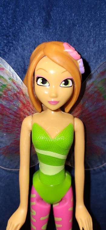 poupée kinder winx