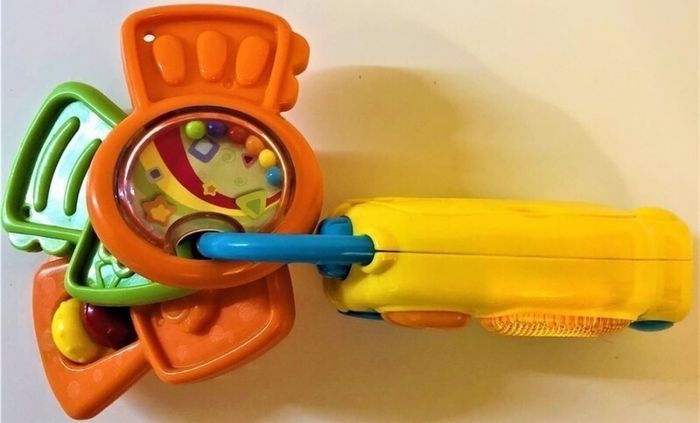 Vtech Tut Tut Bolides mon hochet trousseau de clés parlant lumineux et musical en forme de voiture découverte des couleurs et des premiers chiffres textures motricité fine véhicule 3-24 mois lot SOP77 - photo numéro 4