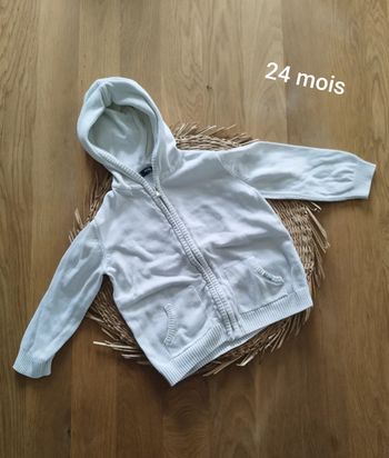 Gilet zippé à capuche Kiabi 24 mois