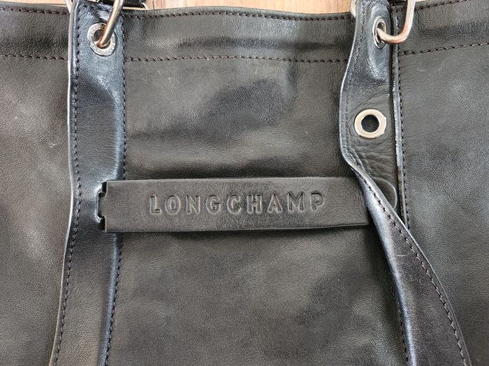 Sac a main longchamp 3D en cuir noir en bon état porte main ou épaule - photo numéro 3