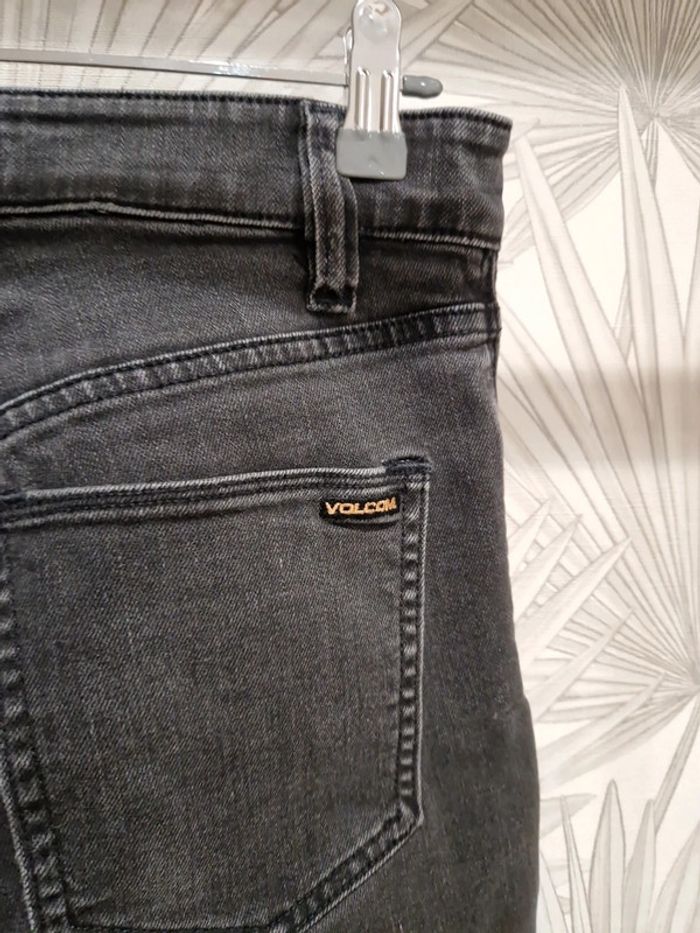 Joli jean Volcom taille 36 - photo numéro 3